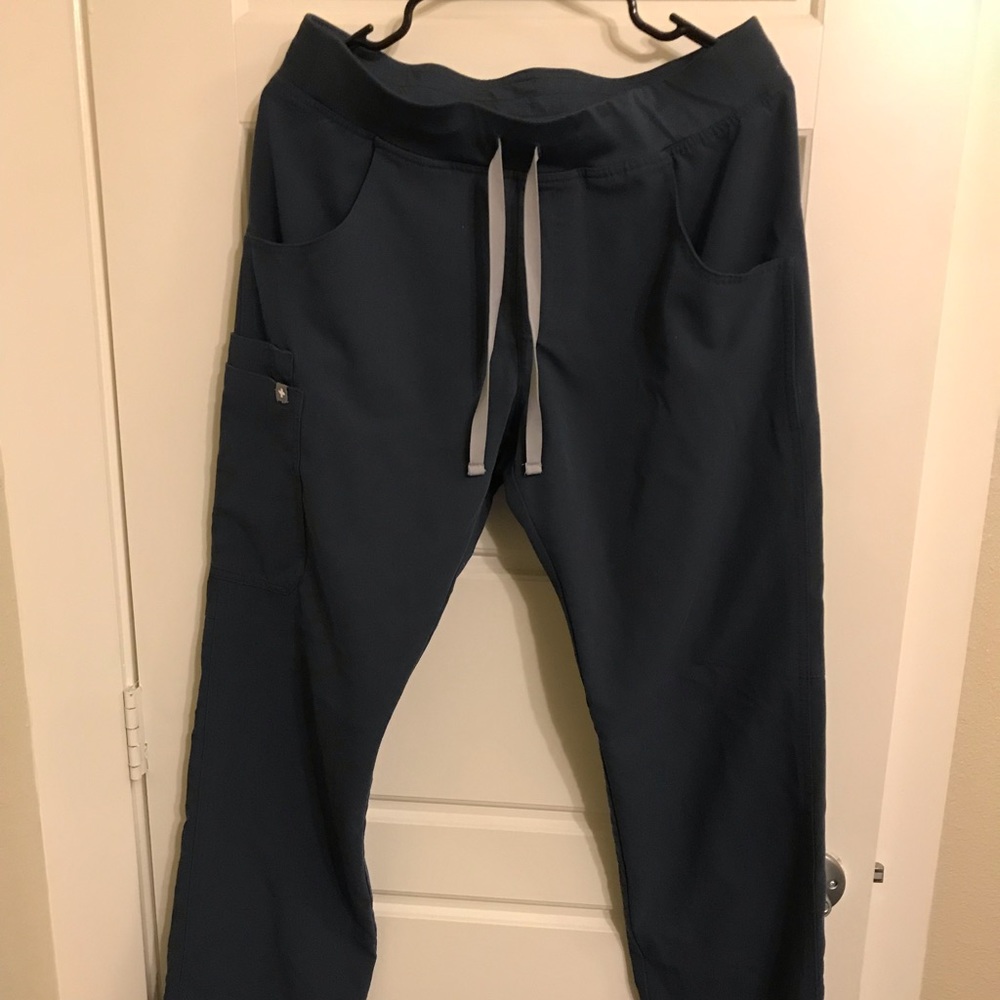 Figs Kade Cargo scrub pants